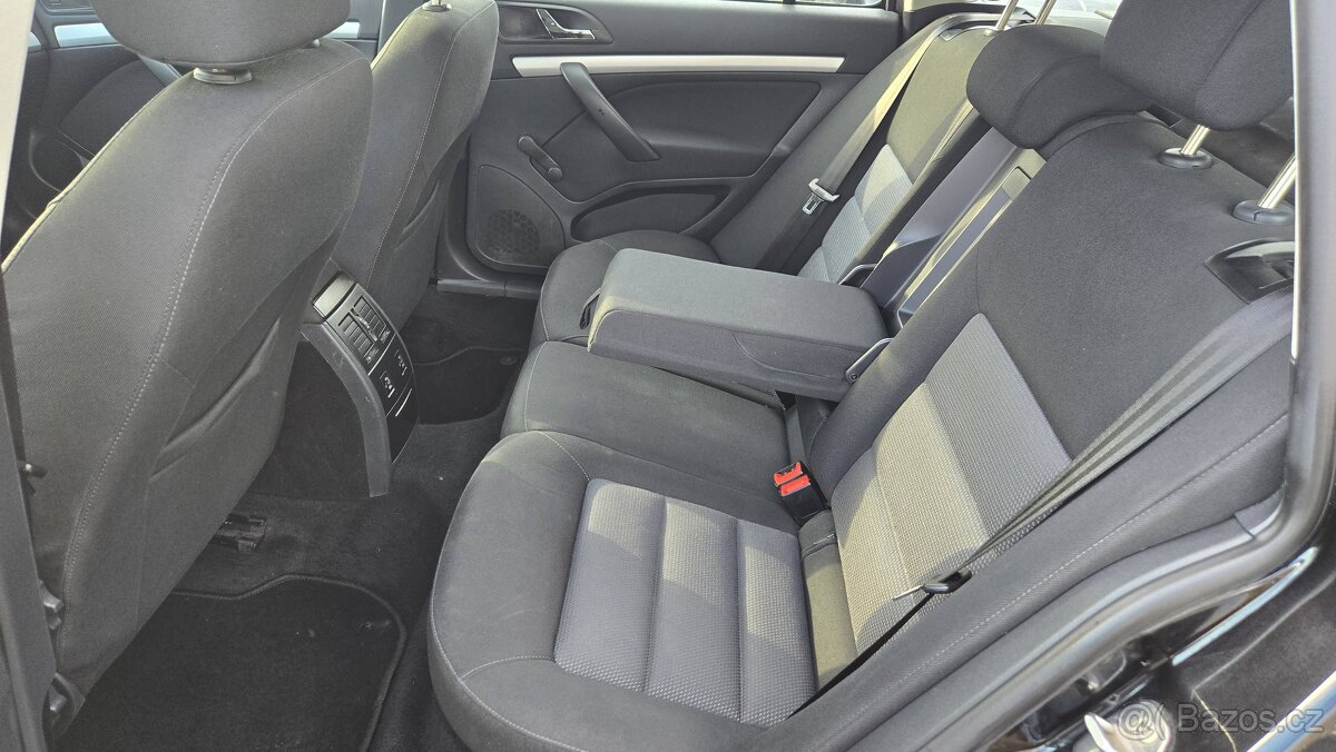 ŠKODA OCTAVIA 1.6i TEAM EDITION 1MAJITEL - 8