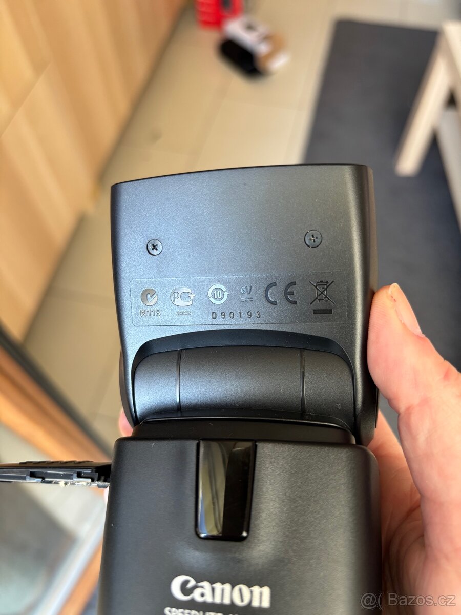 Blesk Canon speedlite 430EX II - 8