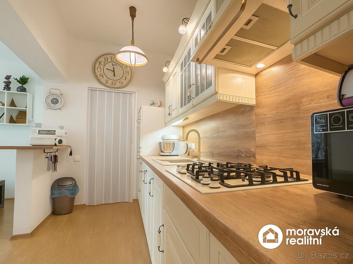 Prodej rodinného domu 3+1 + příslušenství v klidné části Mir - 8