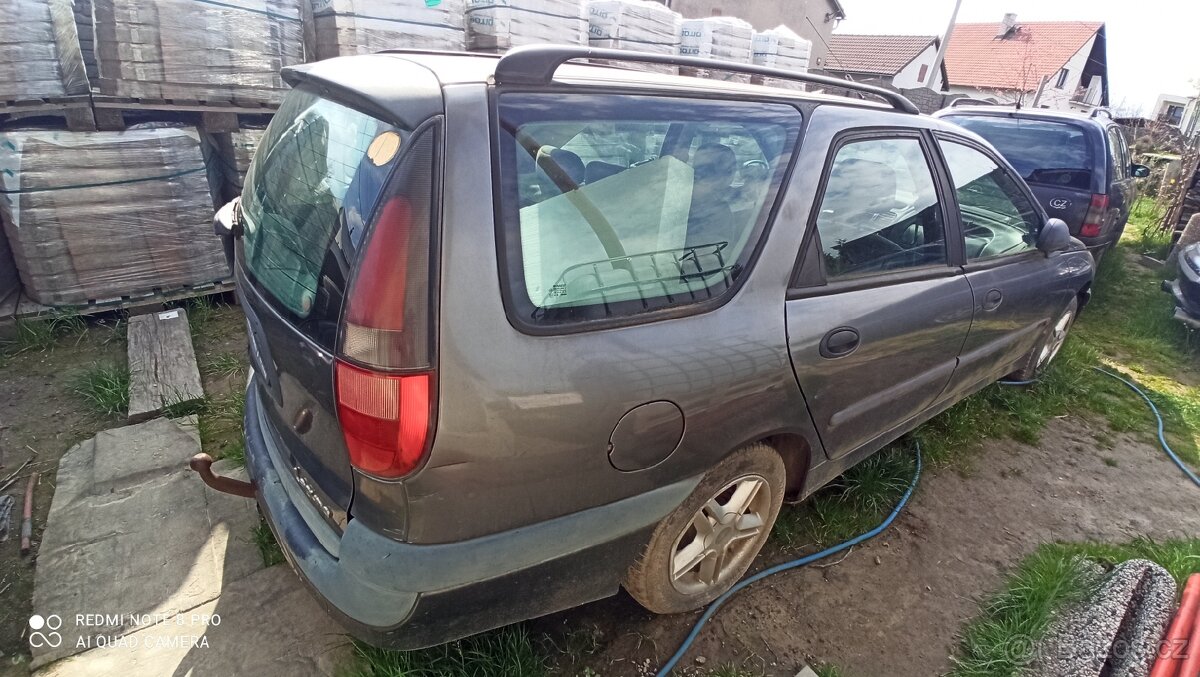 Díly ze dvou Renault laguna 1 combi LPG - 8