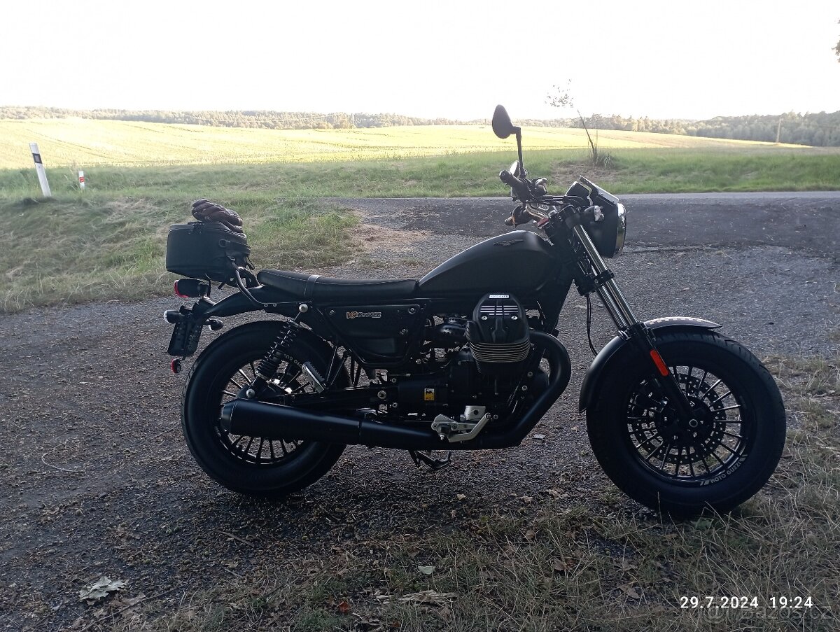 Moto guzzi v9 bobber - 8