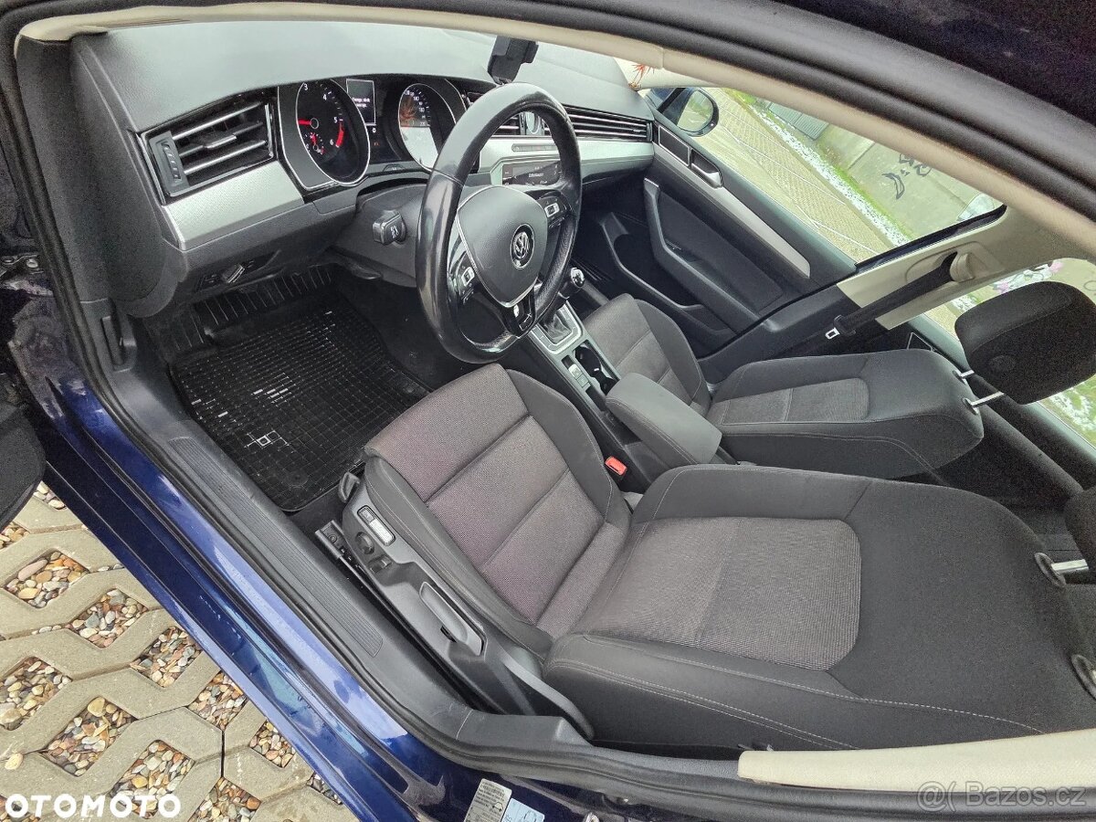 Volkswagen Passat Variant 2.0 TDI SCR BlueMotion Comfortline - 8
