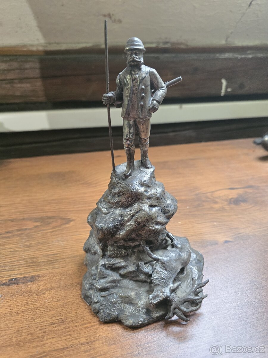 FRANTIŠEK JOSEF VELKÁ KOVOVÁ SOCHA- CÍSAŘE NA LOVU - 8