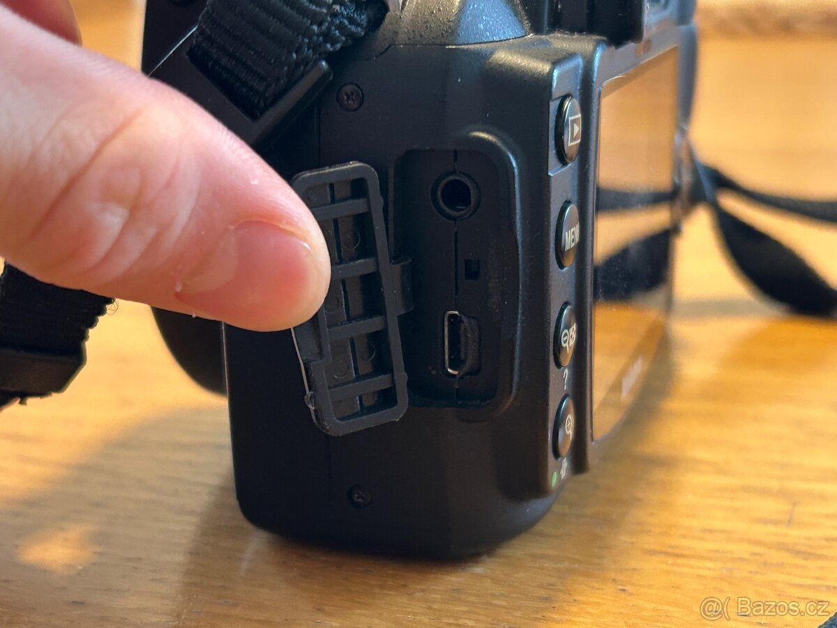 Nikon D60 na díly / k opravě - 8