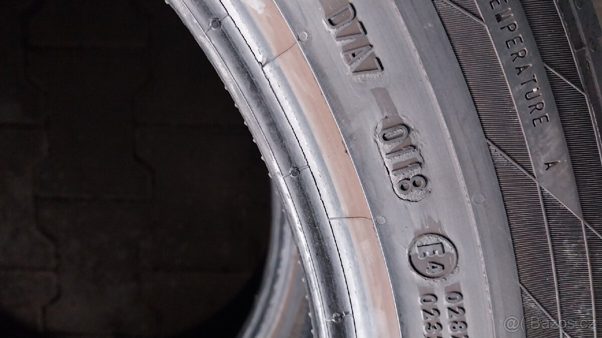 Prodám 2 x letní pneu Continental 255/45/19 - 8