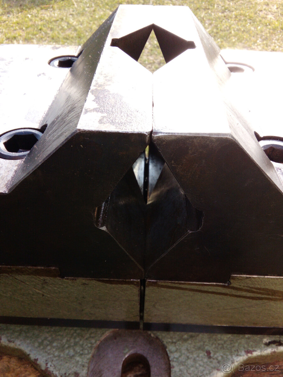 Strojní svěrák prizmatický - 8