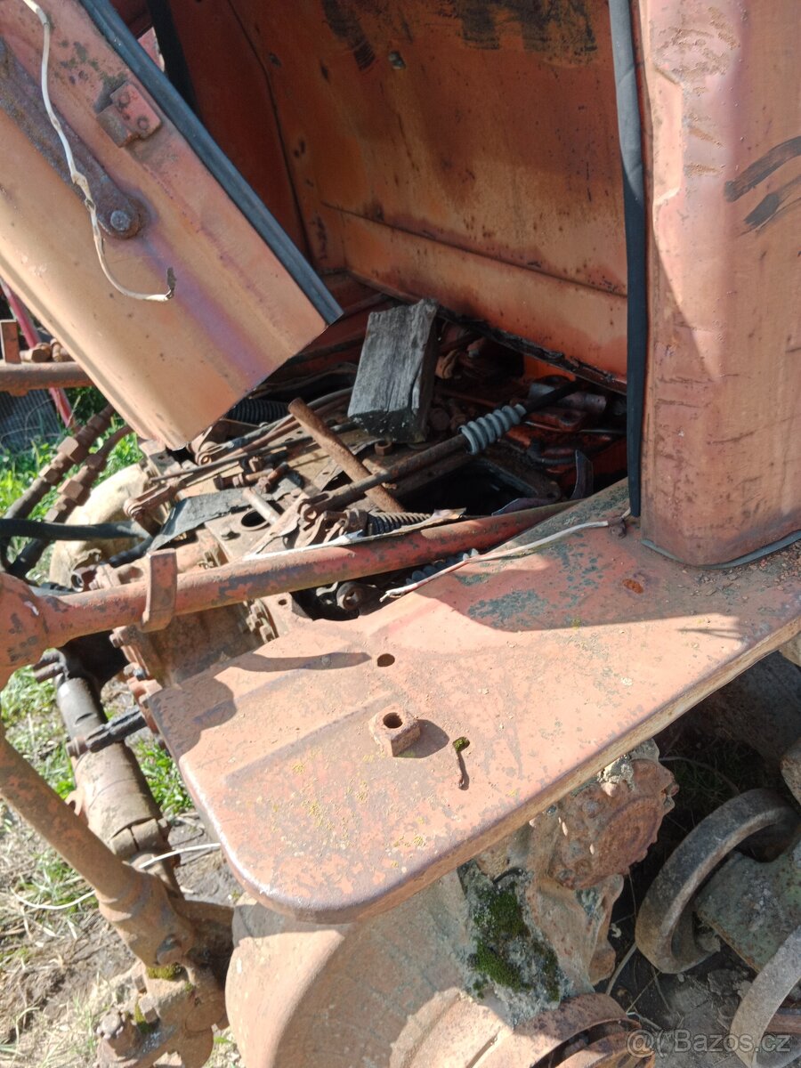 Dt-75 A-41 zbytek dílů - 8