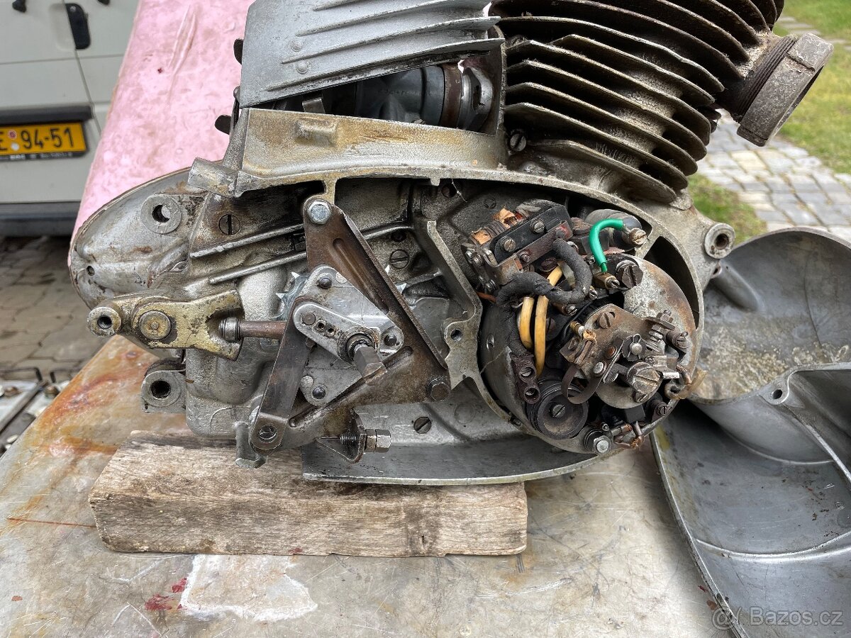 Jawa pérák 250 motor - 8