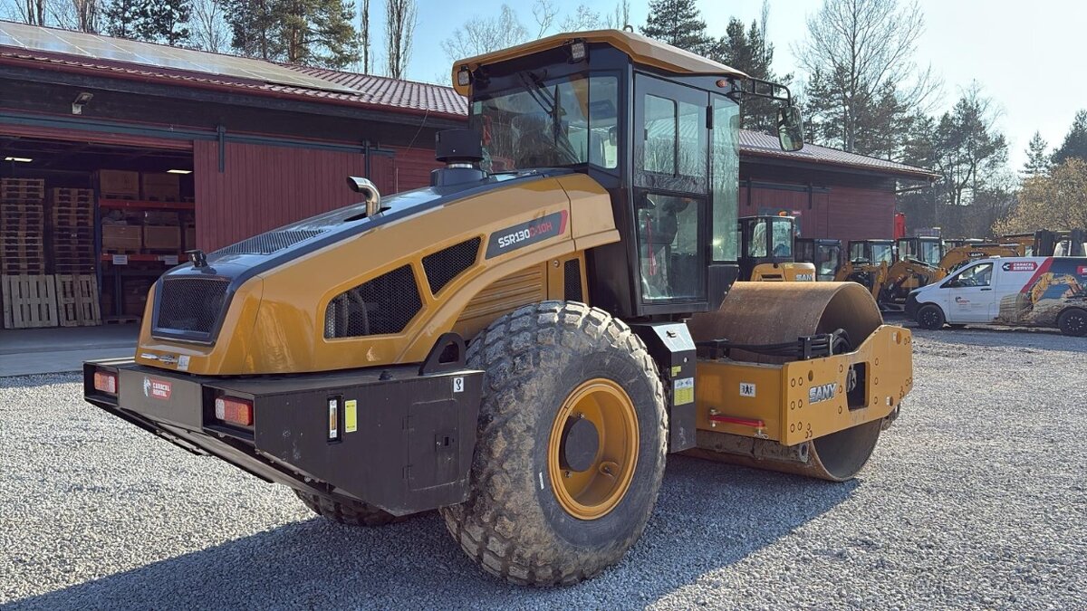 Zemní válec SANY SSR130C Možnost pronájmu - 8