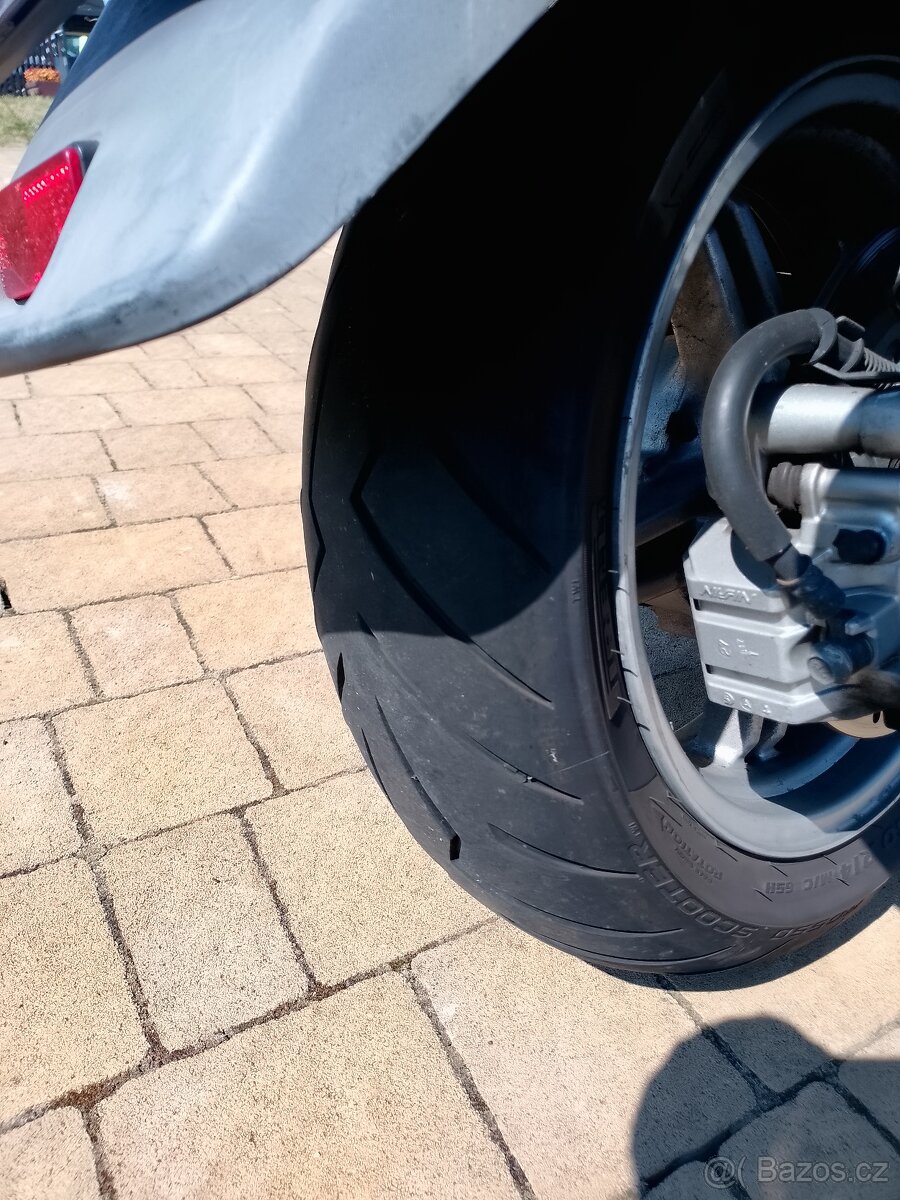 SUZUKI BURGMAN 650 - 8