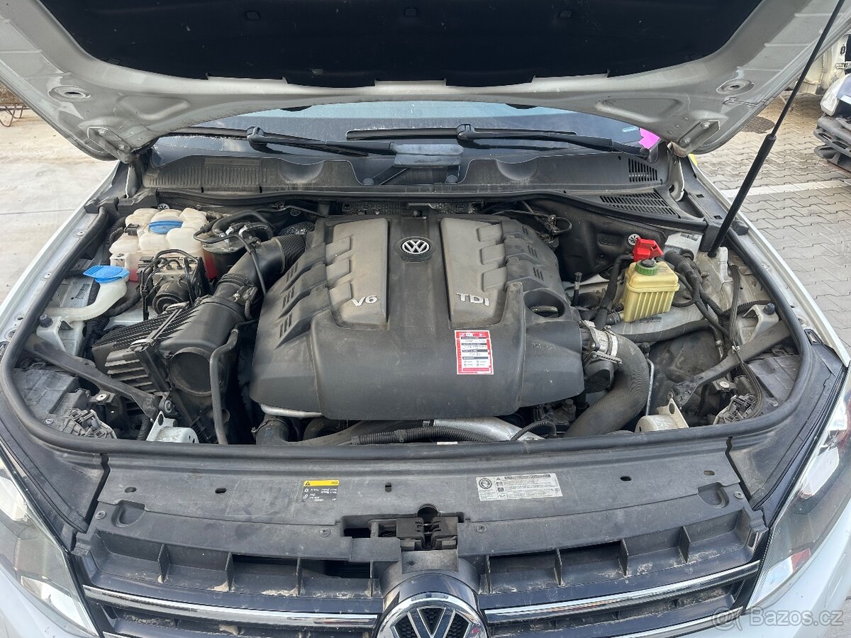 VW Touareg 2015 havarovane - 8