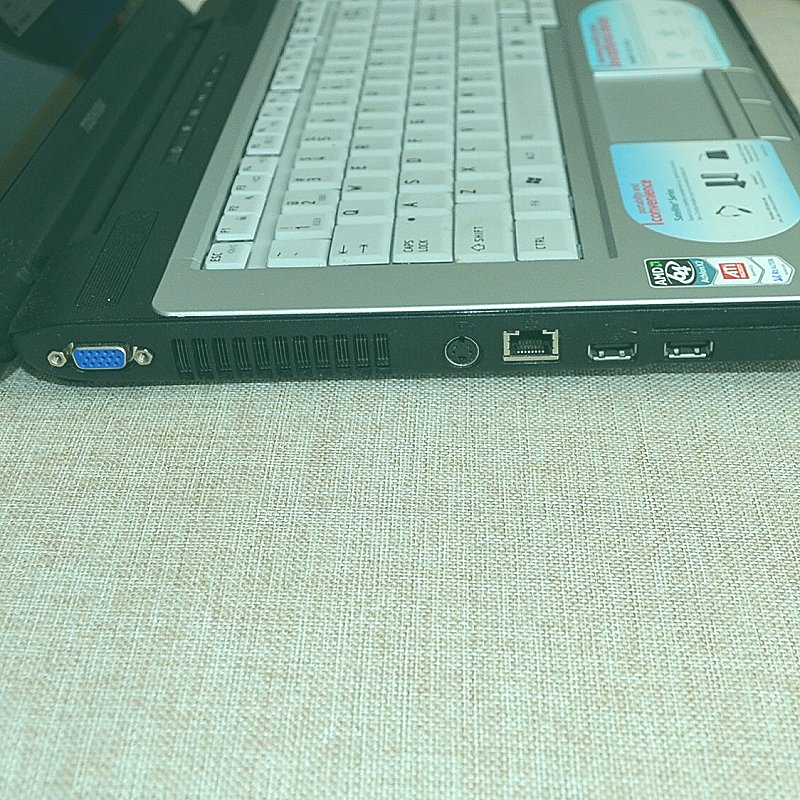 Toshiba LopTop "Satellite"A215-S5824 - 8
