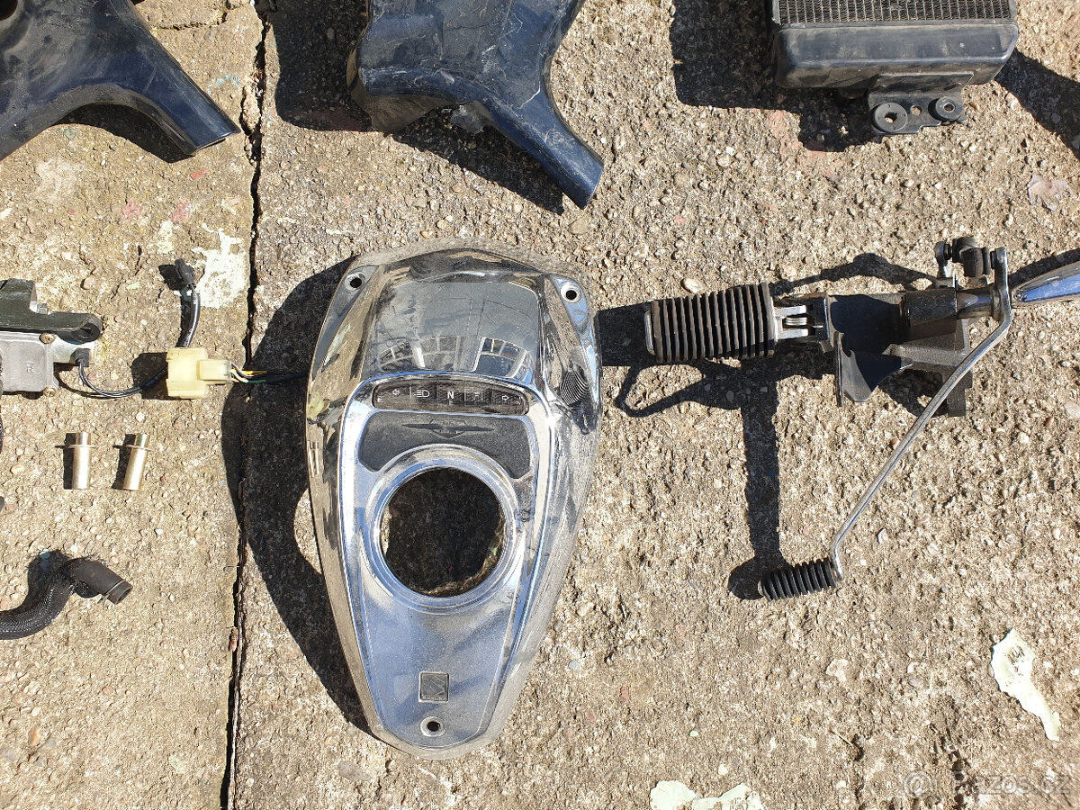 Prodám náhradní díly suzuki M 800 intruder, od r. v. 2005 - 8