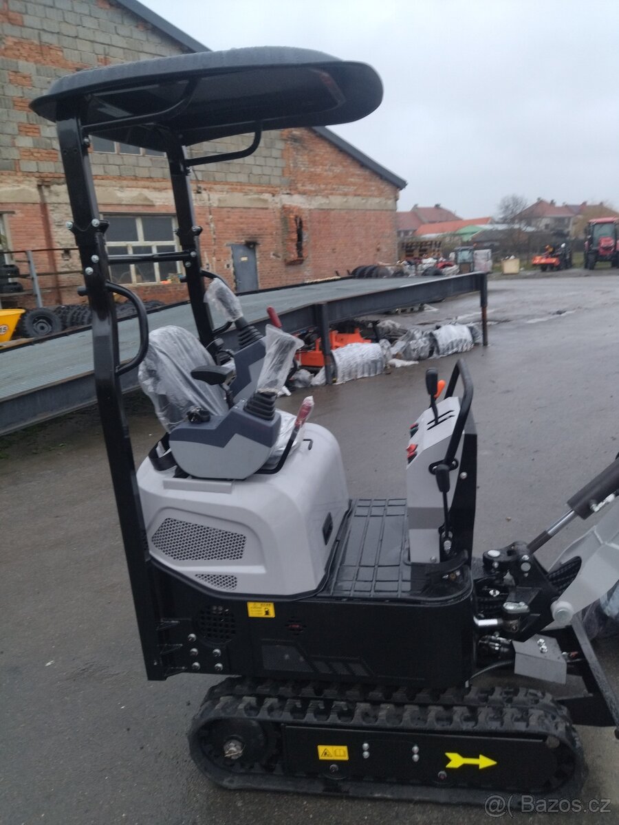 Minibagr Carter CT 10 diesel s yojstikami - 8