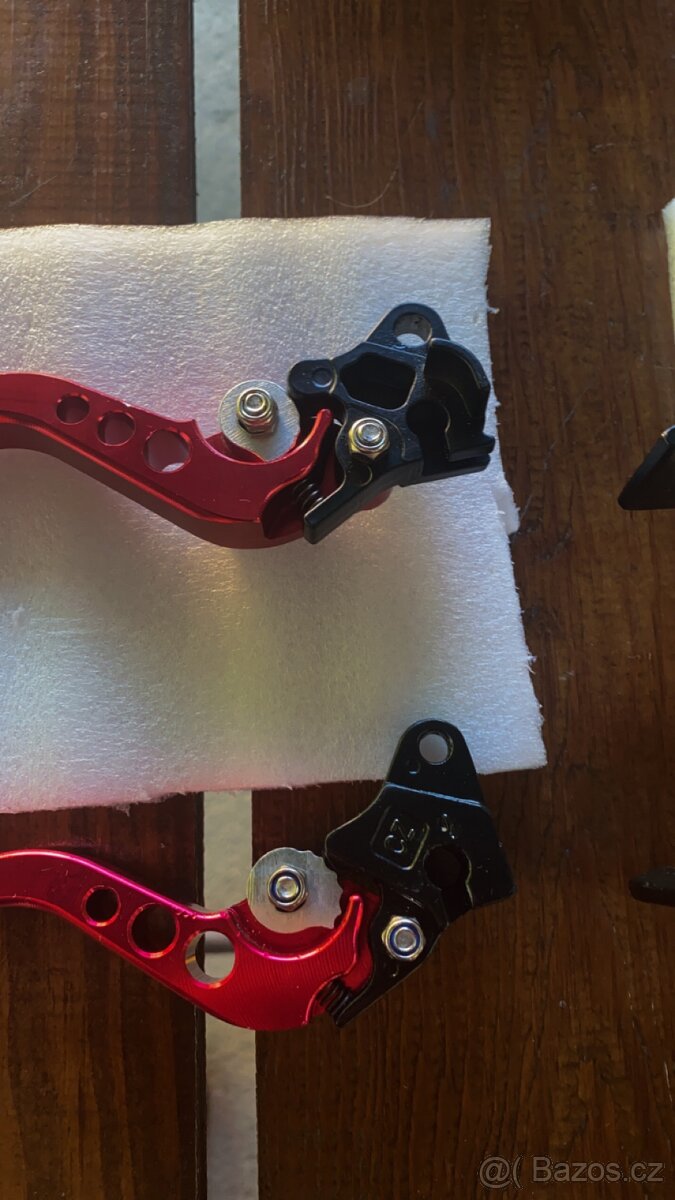 Držák na mobil,závažíčka do řídítek ,páčky - 8