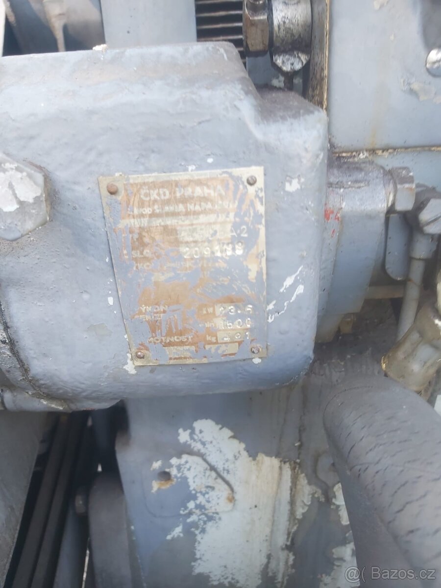 Motor Slávia na podvozku - 8