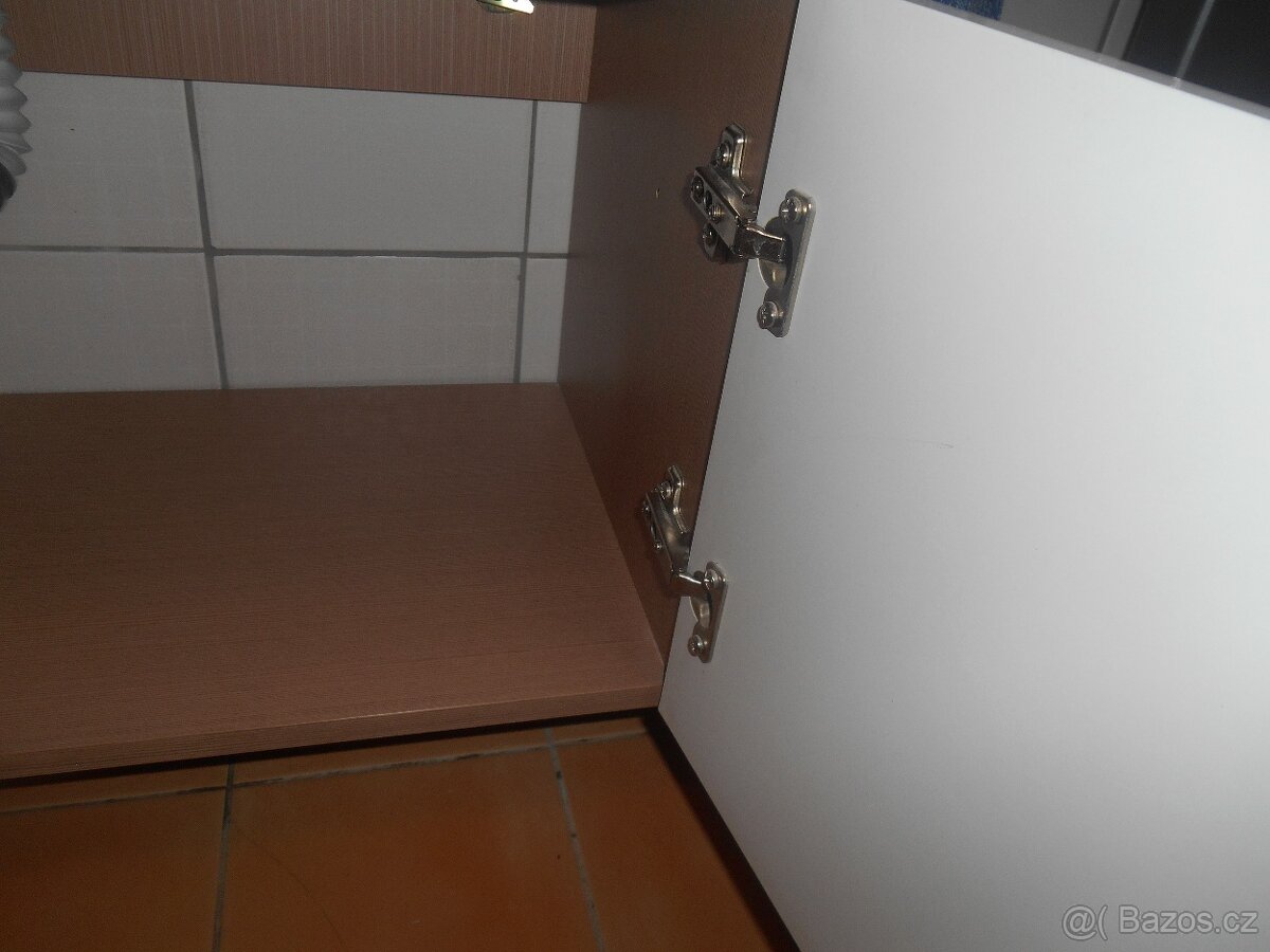 Umývadlo + skříň + baterie - 8