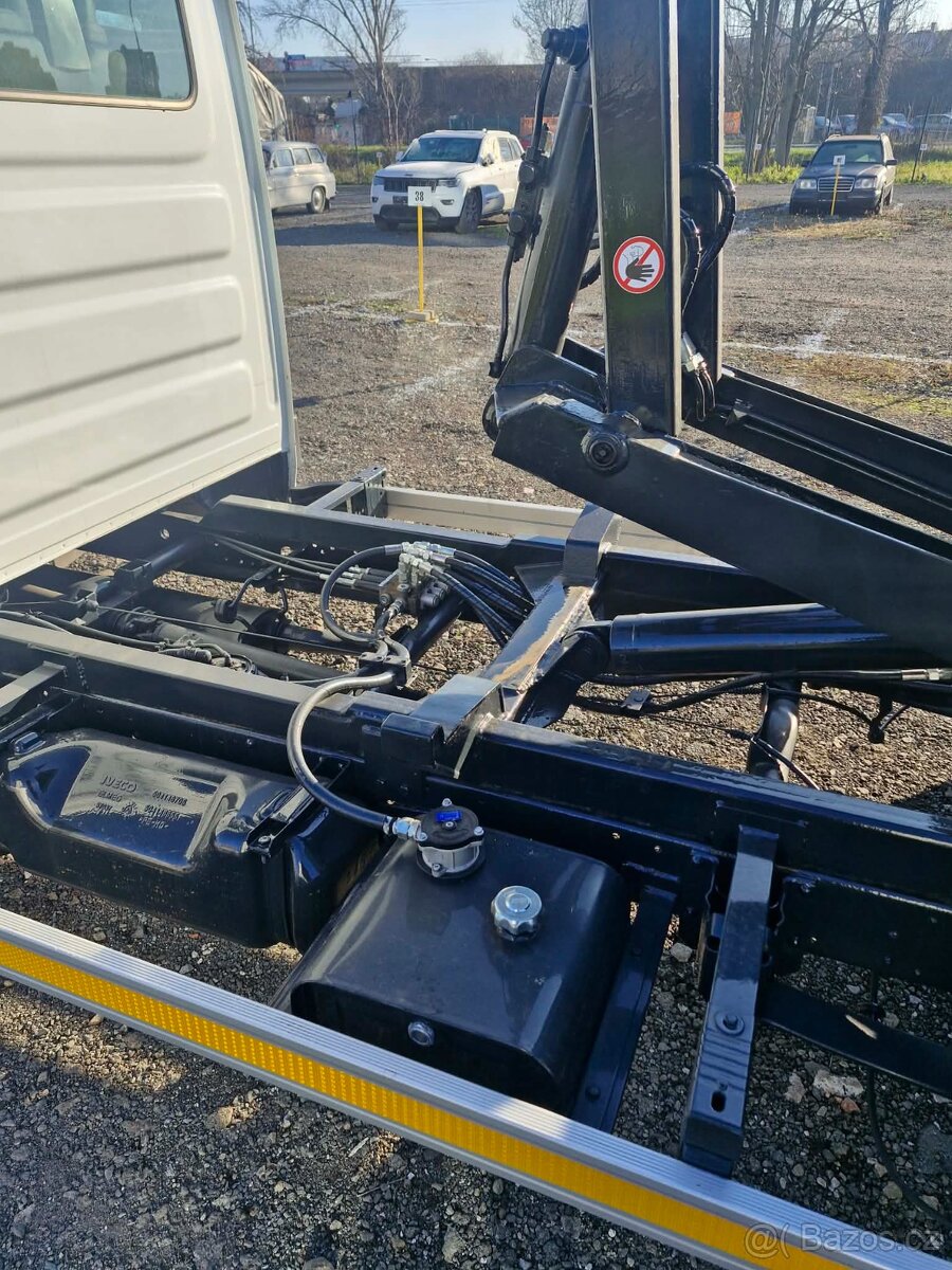 Kontejner Iveco do 3,5 t najeto - 340.000 km - 8