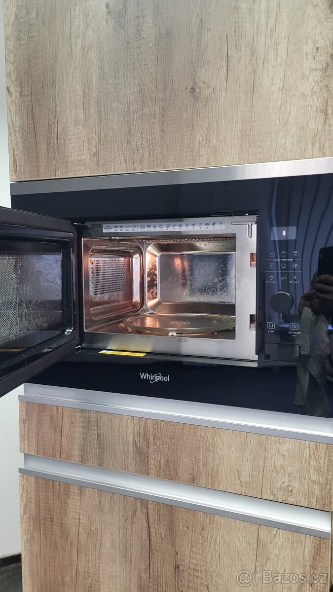 Moderní a plně vybavená rohová kuchyňská linka na prodej - 8