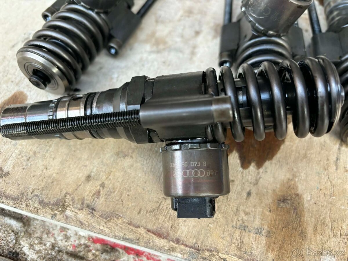 prodám na Motor BKD 2.0tdi 16v vstřiky Bosch - 8
