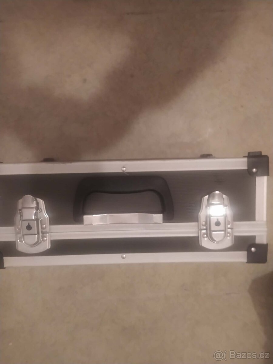 Kytarové kombo a mixážní pult - 8