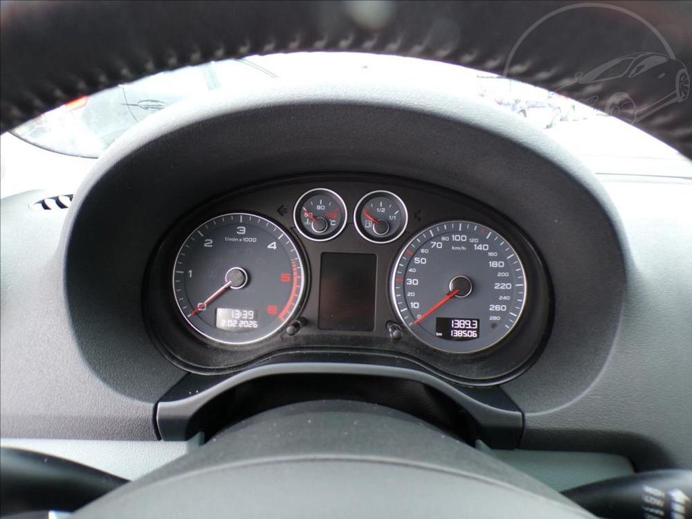 Audi A3 1,6 TDI SPORTBACK,XENONY - 8