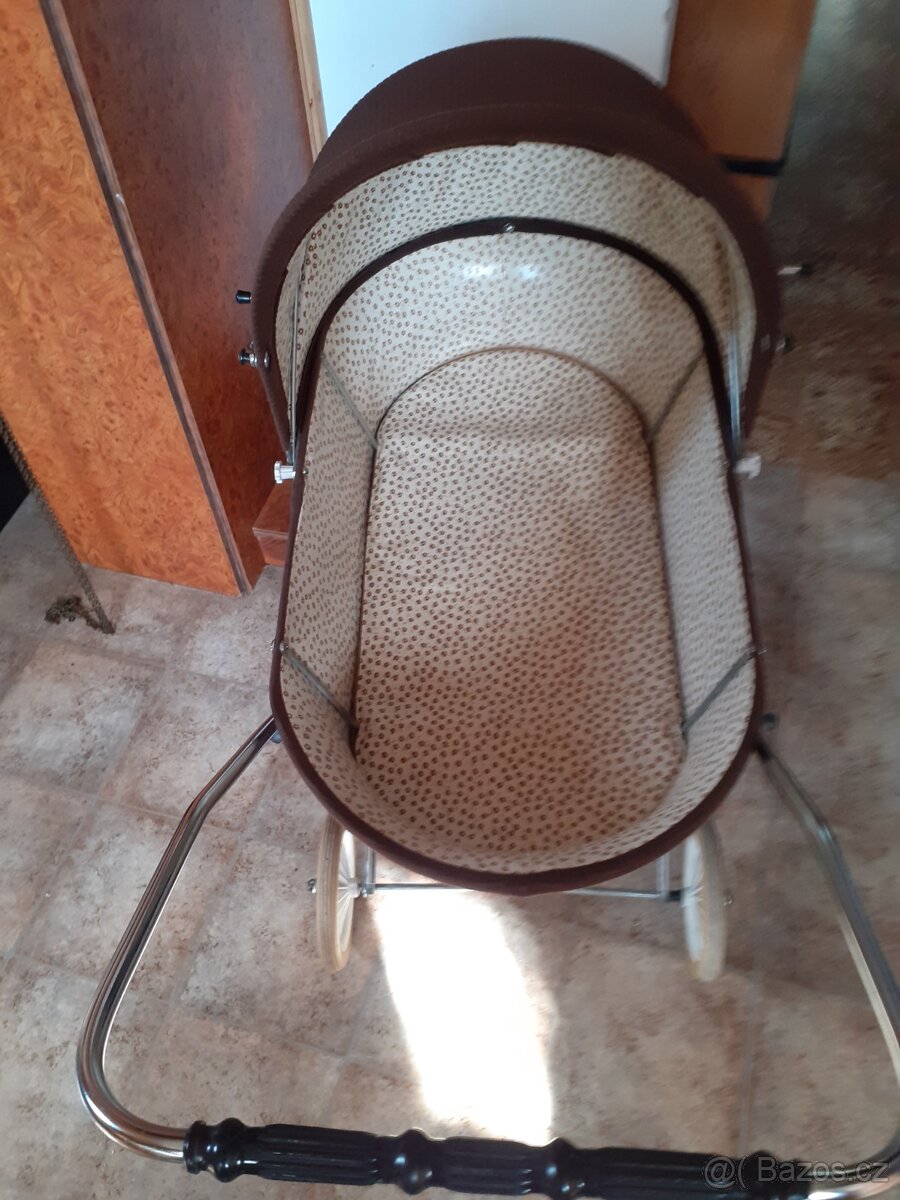Retro kočárek pro panenky - 8