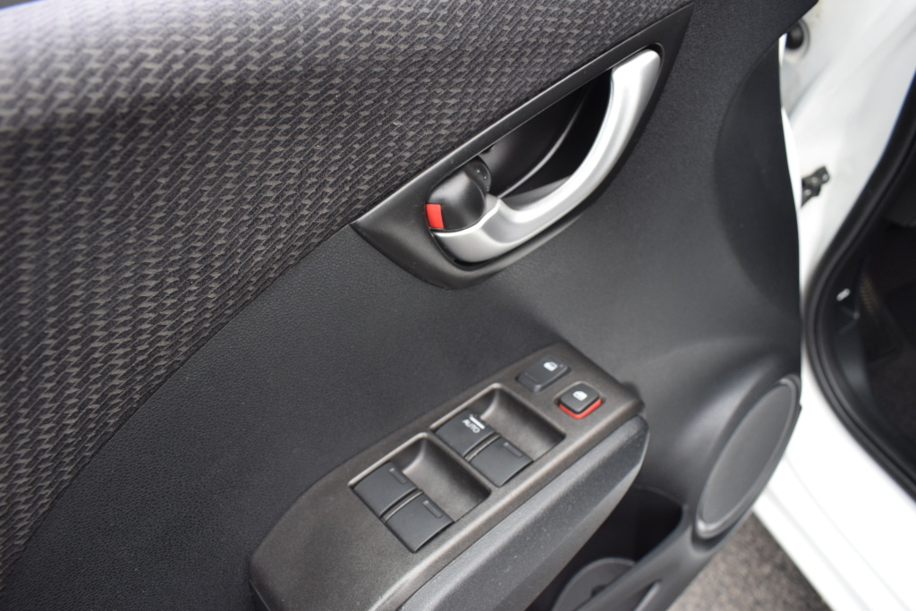 Honda Jazz 1.4i-VTEC 73kW, 1.majitel, SERVISKA, rok 2013 - 8