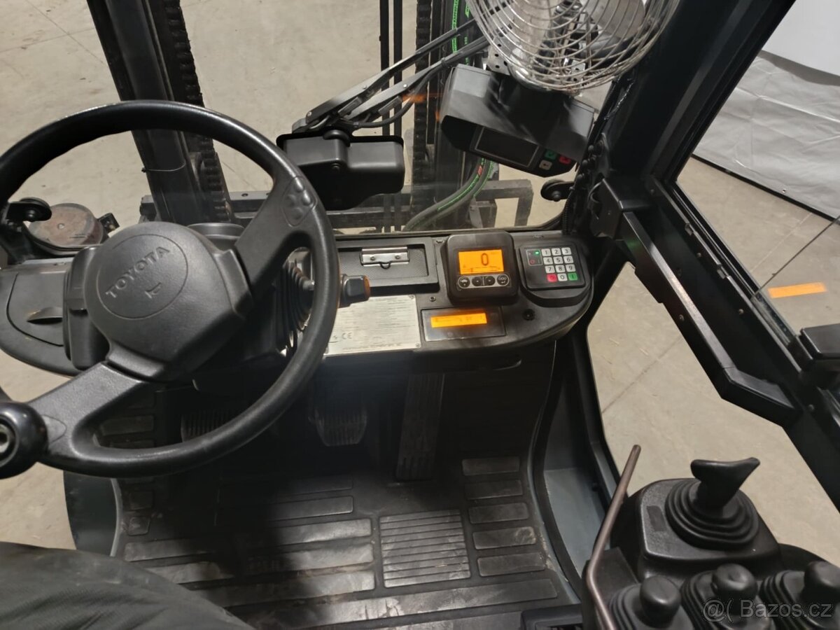 Vysokozdvižný vozík Toyota 8FGCU25 LPG - 8