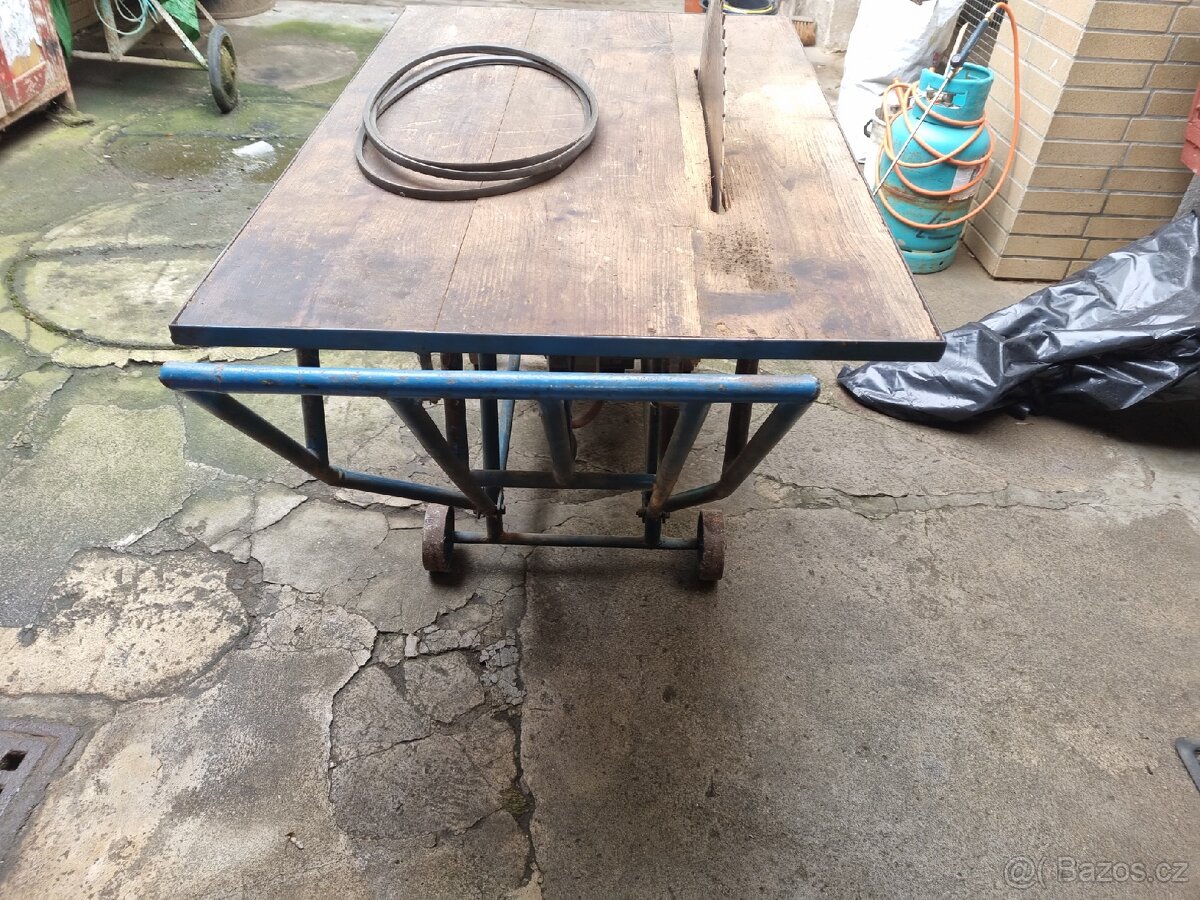 Prodám stolní pilu s kolébkou. - 8