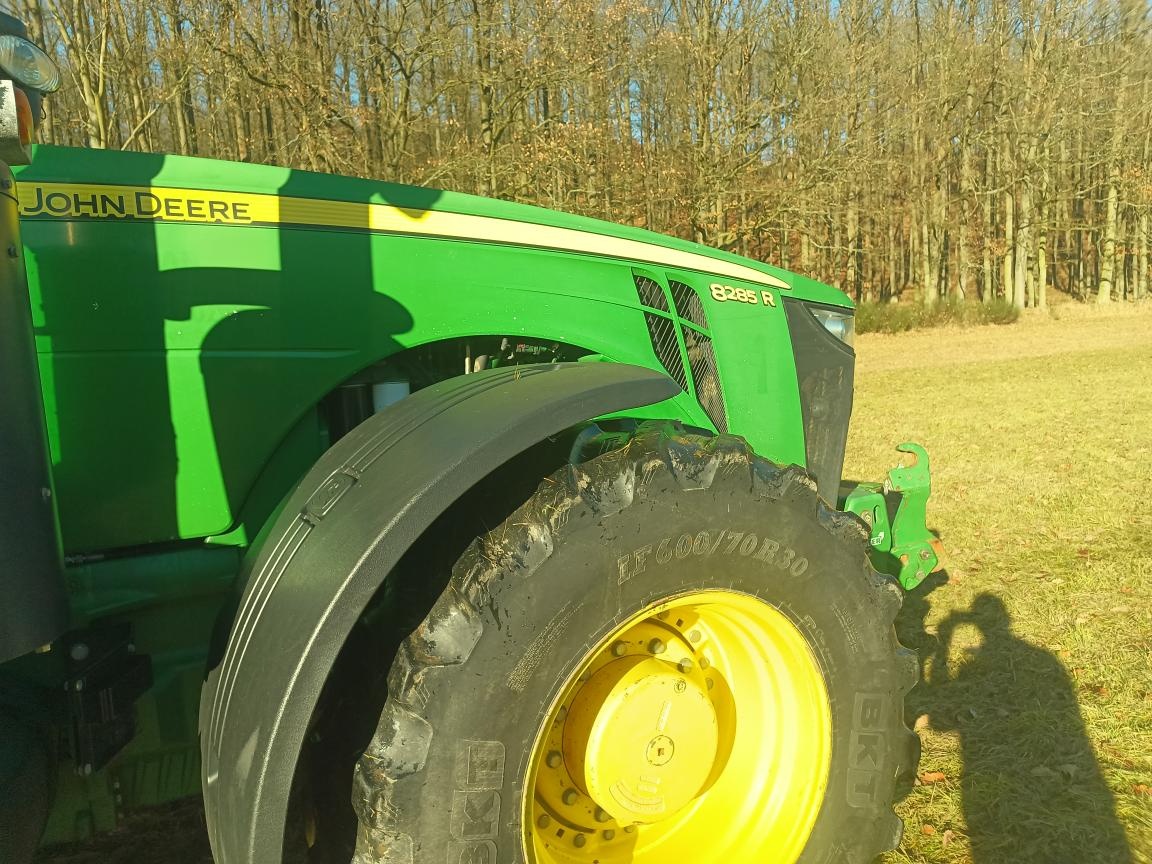 TRAKTOR JOHN DEERE 8285R - 8