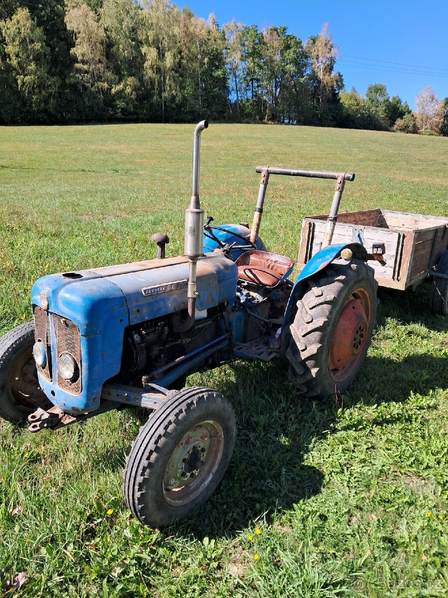 Traktor Fordson Dexta - 8