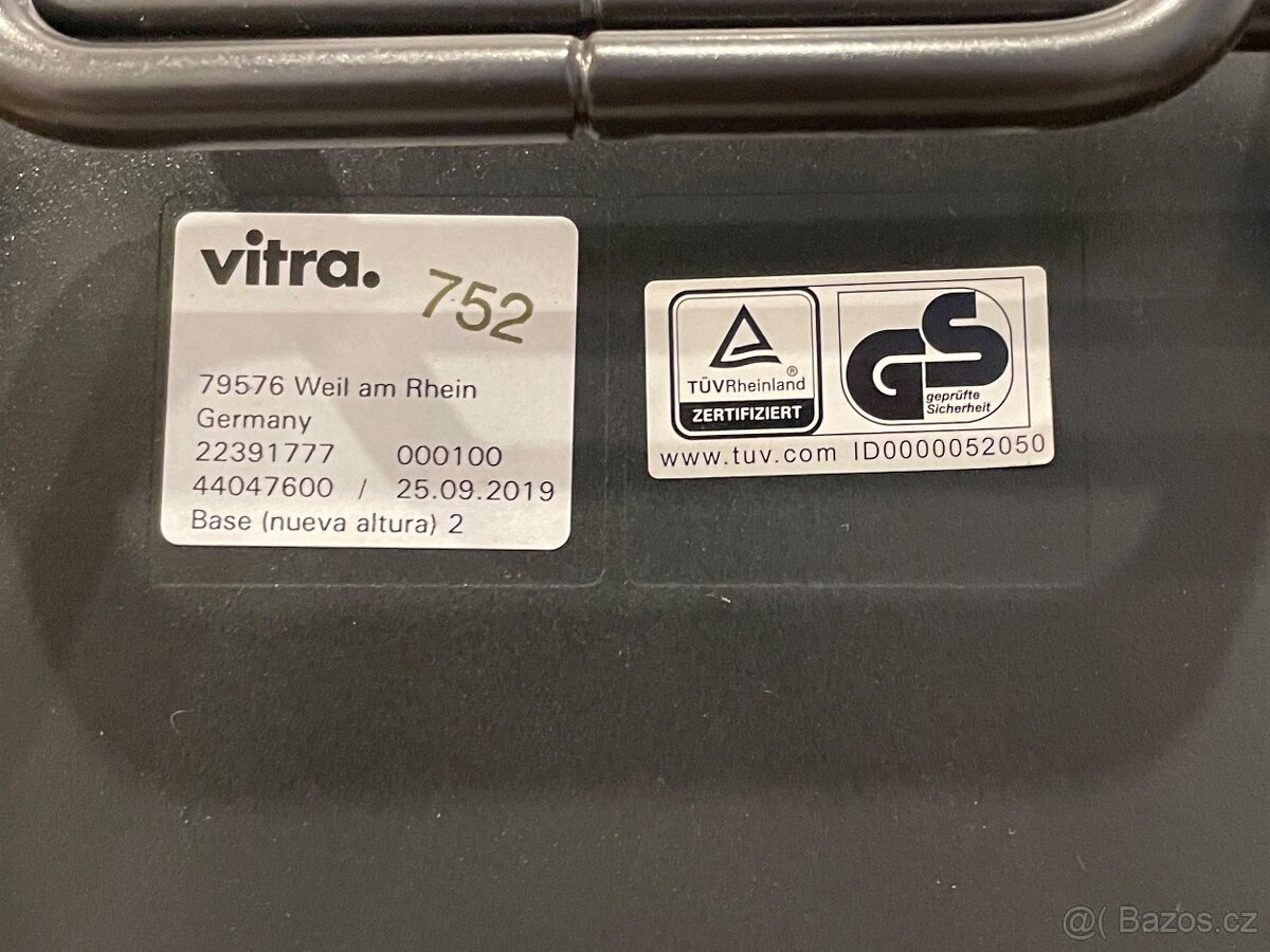 Vitra Plastic Armchair LAR (s čalouněním sedáku) - 8