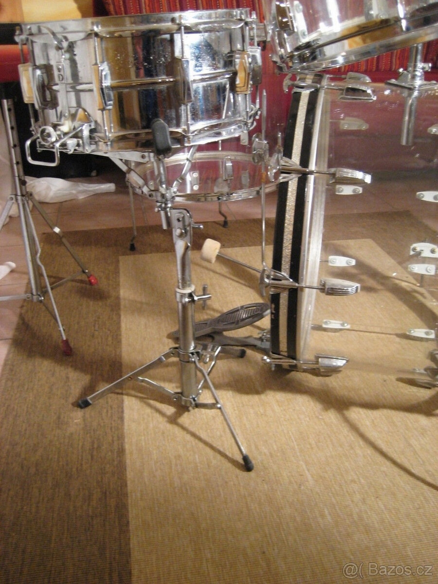 Bicí sada Ludwig Clear Vistalite, 1. série z roku 1972 s mal - 8