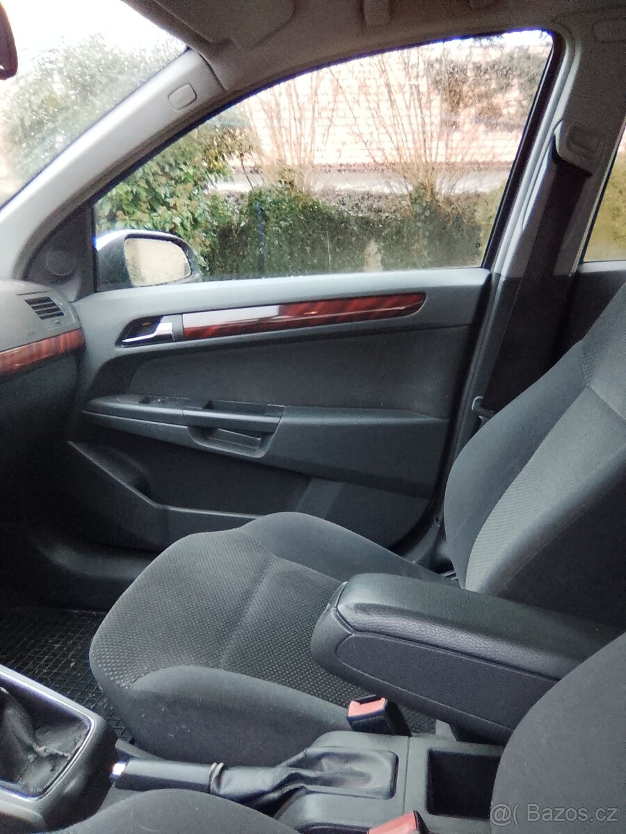 Opel ASTRA kombi - 8