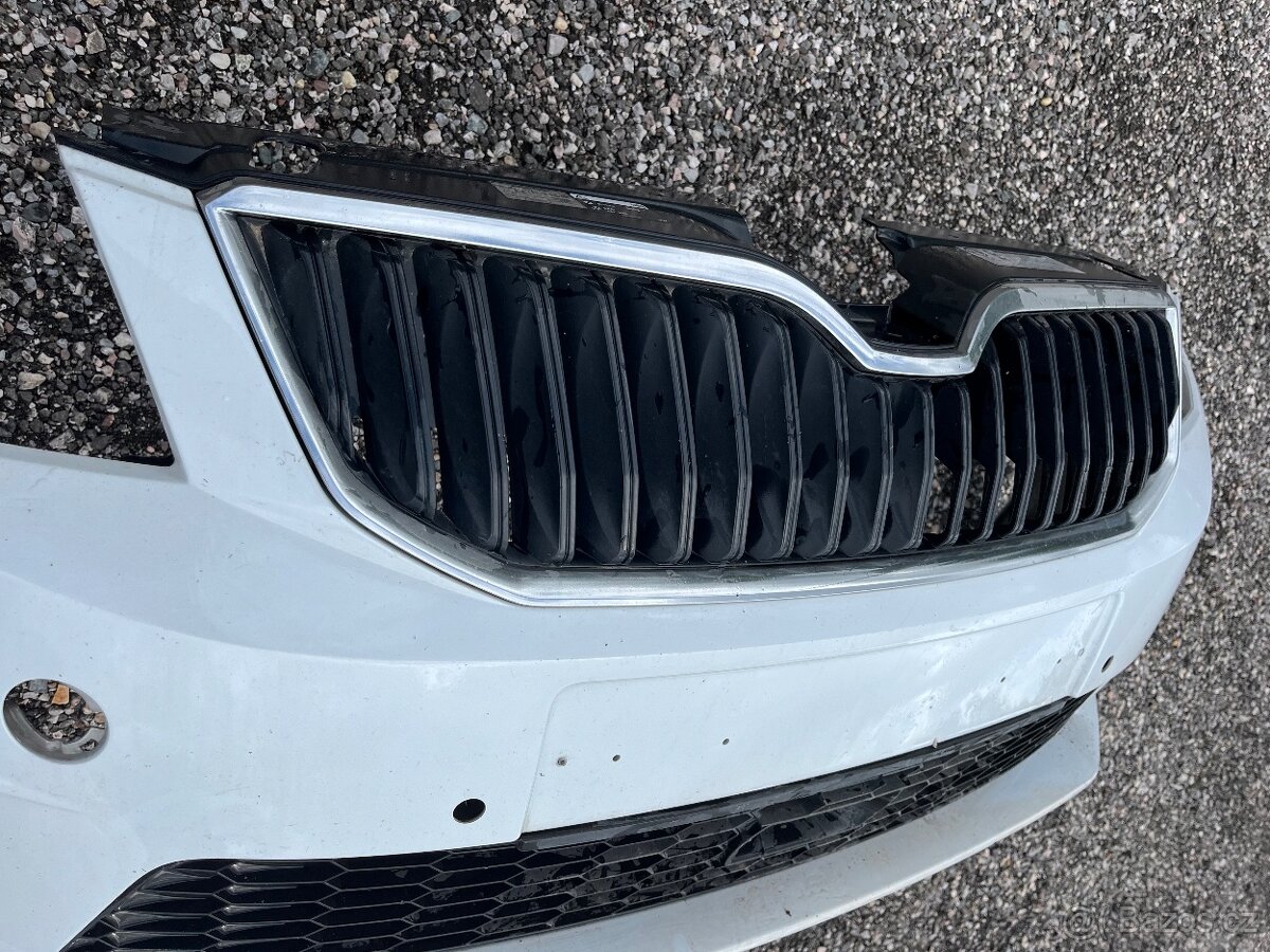 Škoda Octavia 3 RS nárazník - 8