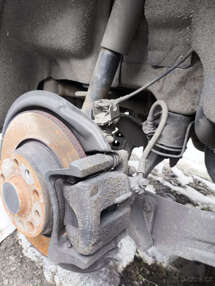 Passat B6 2009 2.0 TDI 103KW - díly - 8