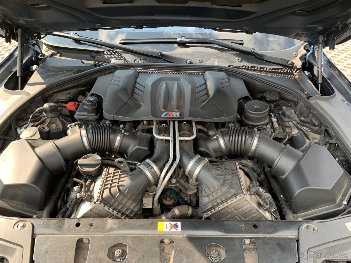 BMW M5 F10 4.4 V8 - 8