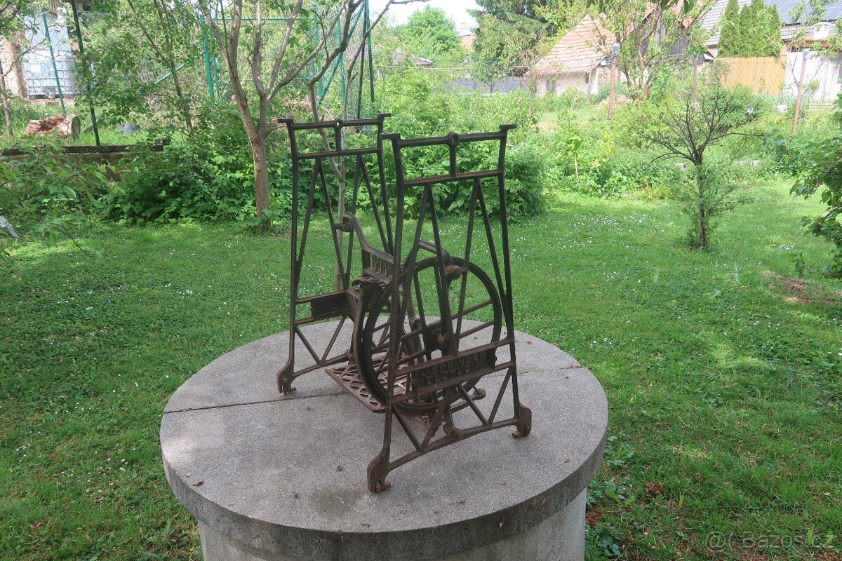 Podstavec šicího stroje - stolek - 8