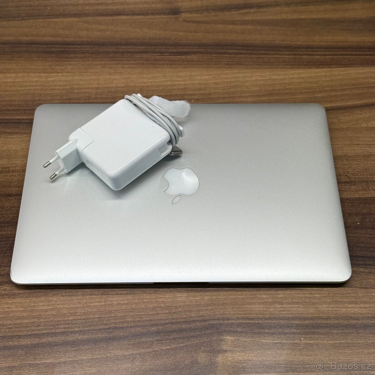 Apple MacBook Air 13” (A1466, Early 2015) – i5 / 8GB RAM / - 8