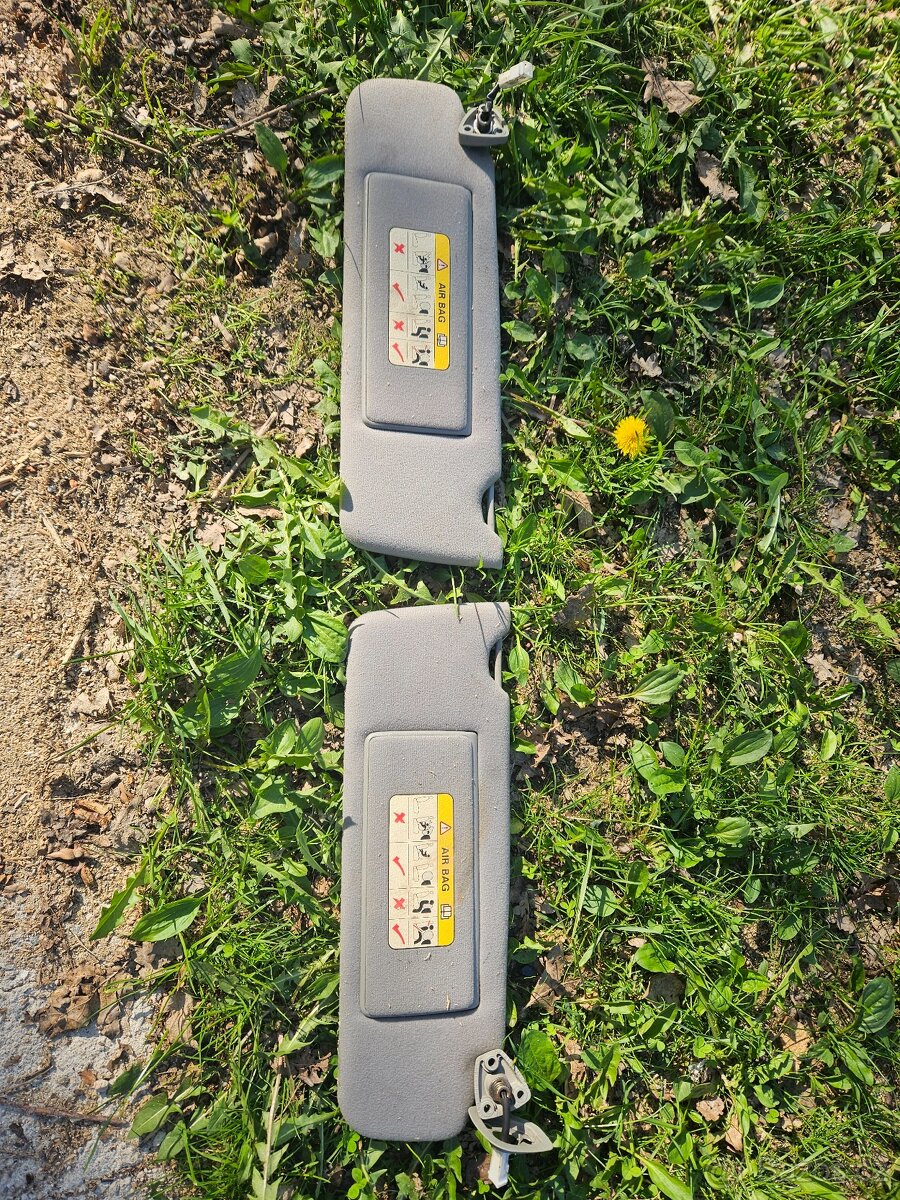 Interiér z vozu Jaguar xj x308 - 8