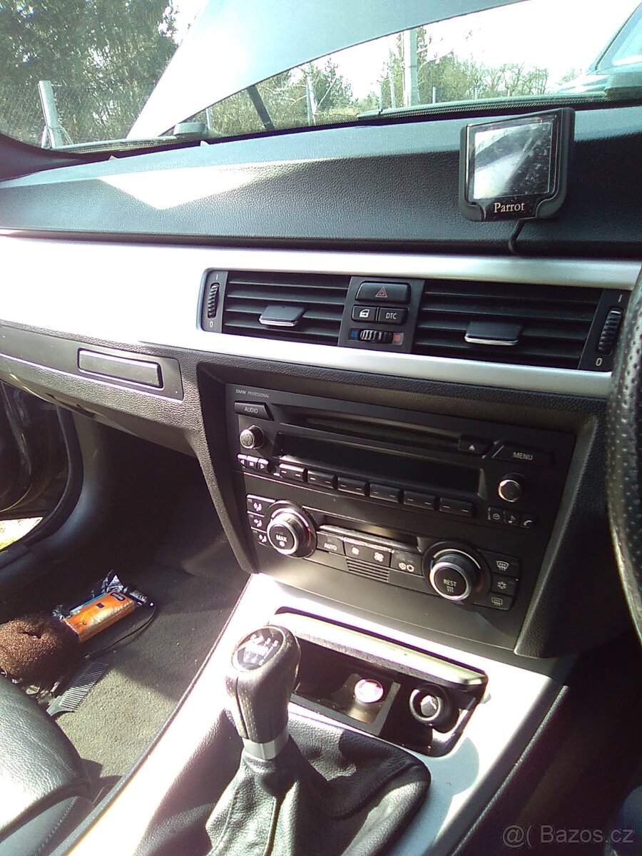 BMW E90 318i anglická verze díly / na díly - 8