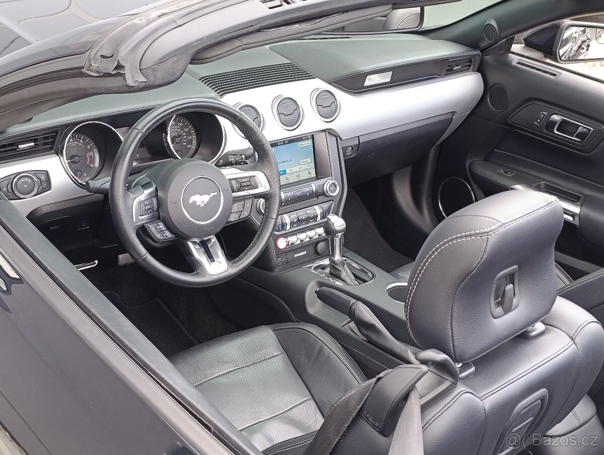 FORD MUSTANG 2.3 ECOBOOST CONVERTIBLE - 8