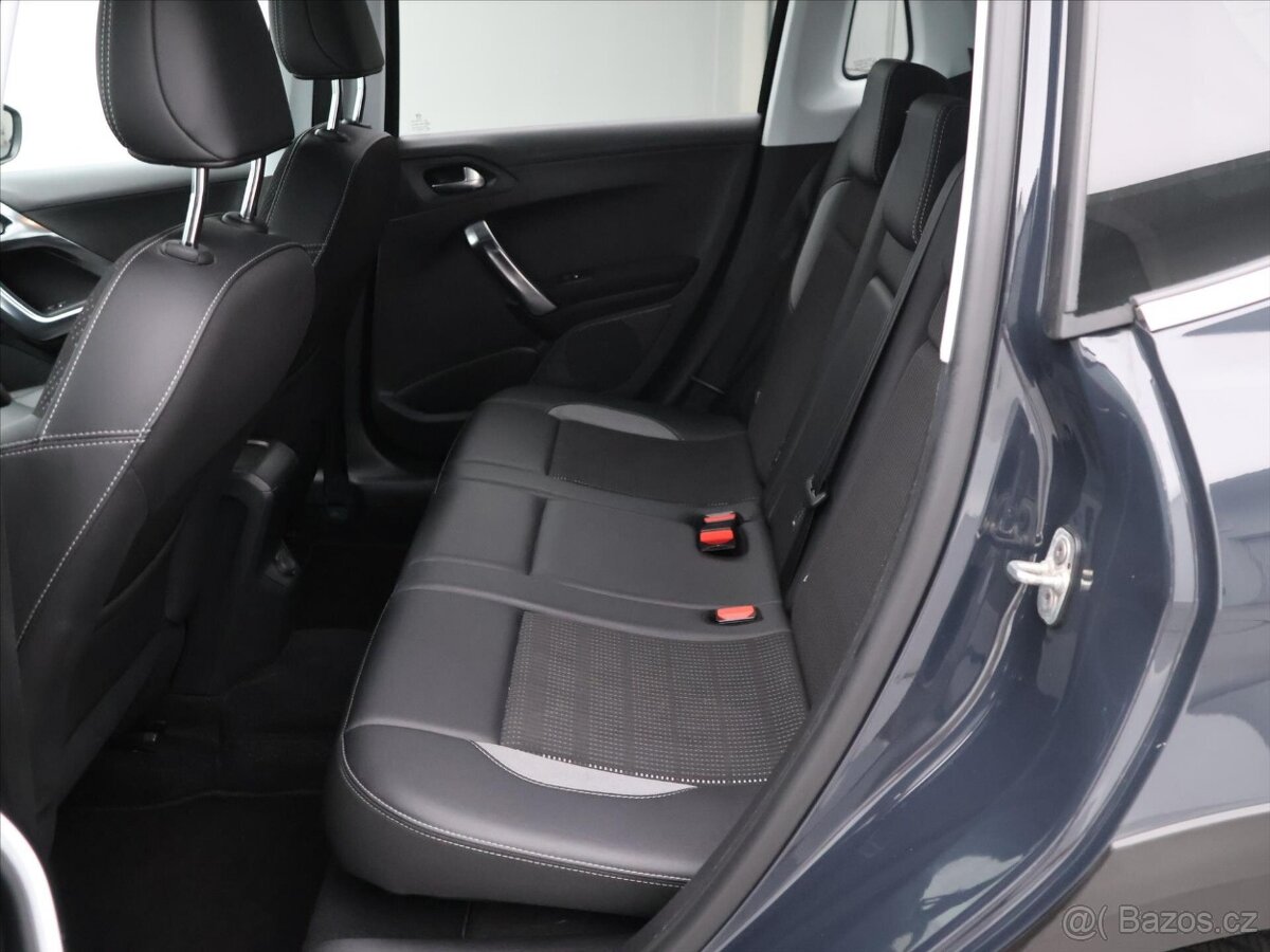 Peugeot 2008 1,2 Puretech 81kW Allure (2016) - 8
