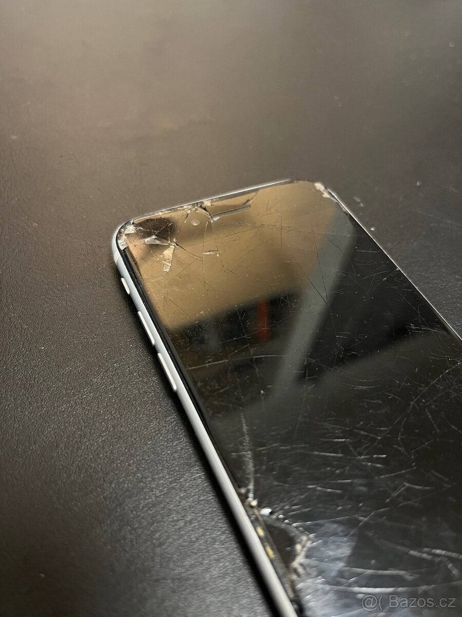 iPhone SE 2020 64 GB - 8