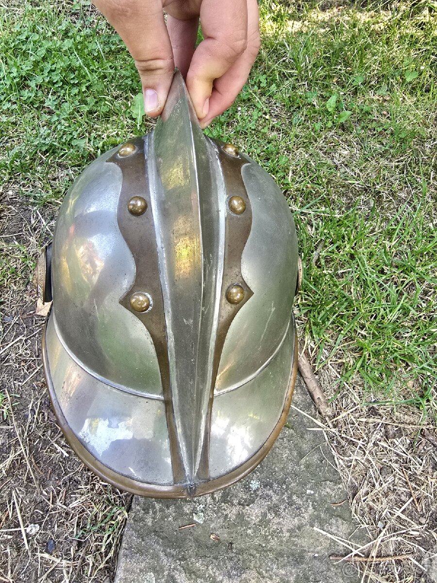 VELITELSKA HASIČSKÁ HELMA - 8