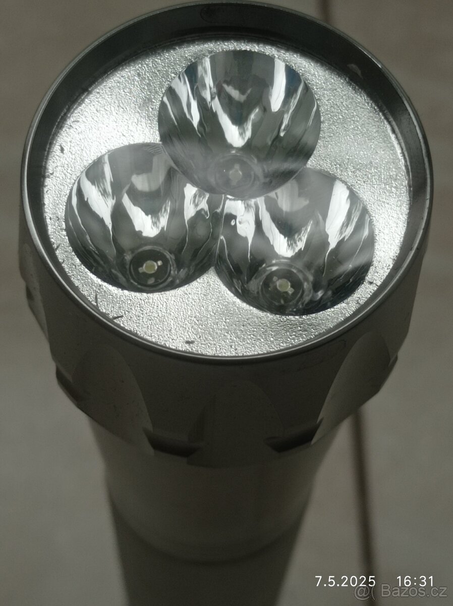 baterky a nabíječka - 8