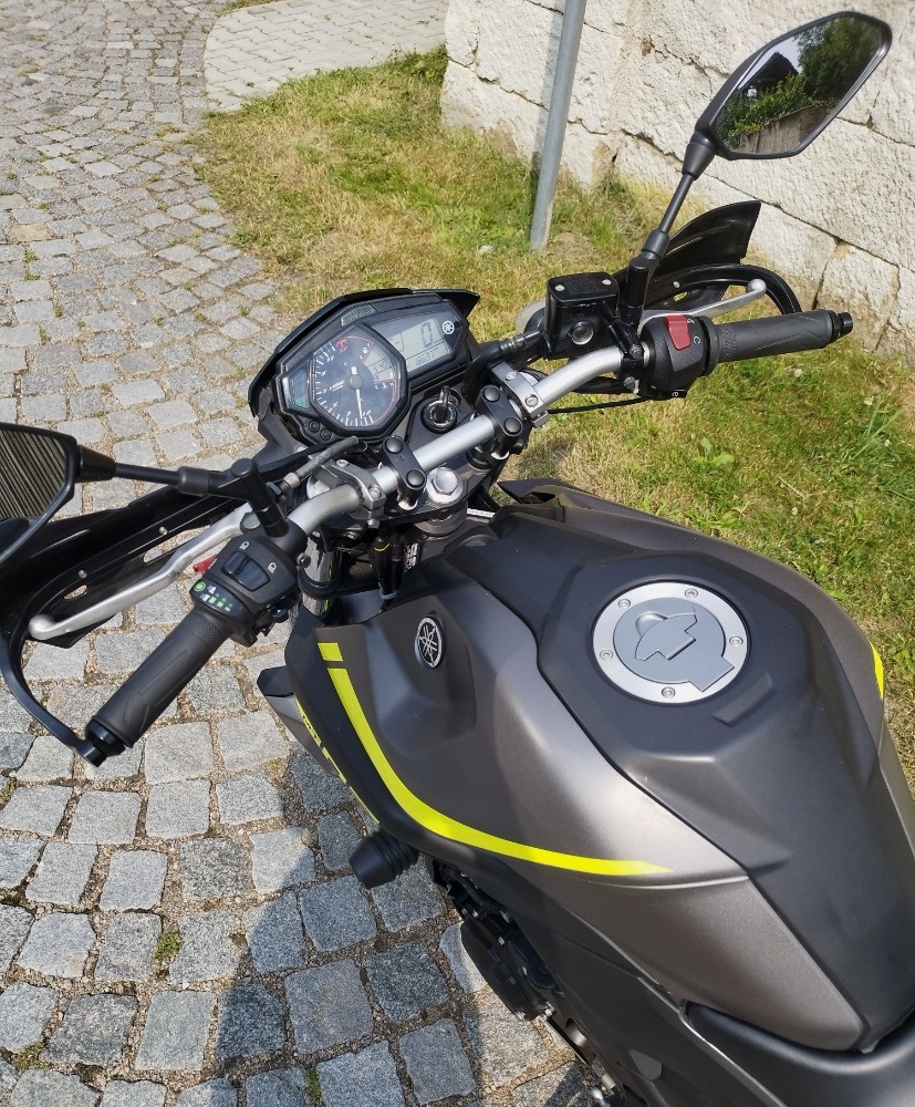 Yamaha MT 03 - 8