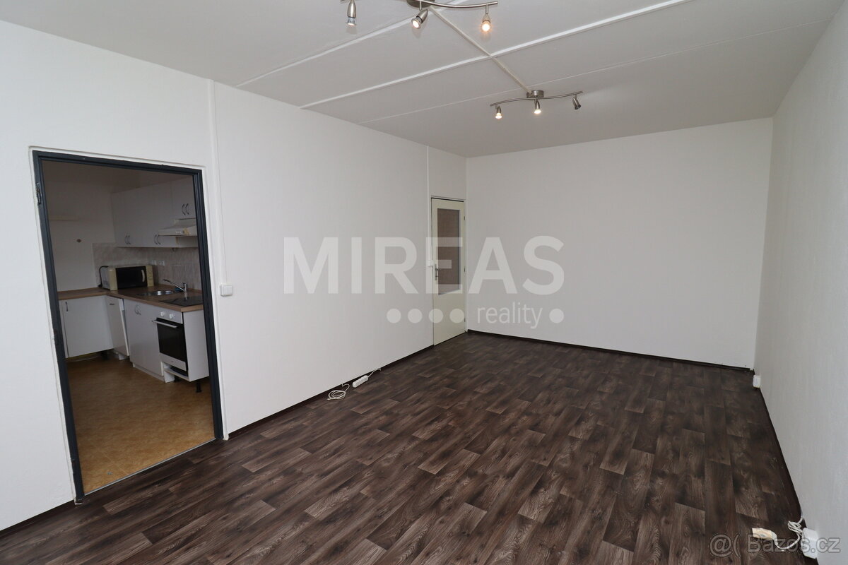 Milovice, pronájem bytu 2+1, 61 m2 s lodžií a sklepem, okr. - 8