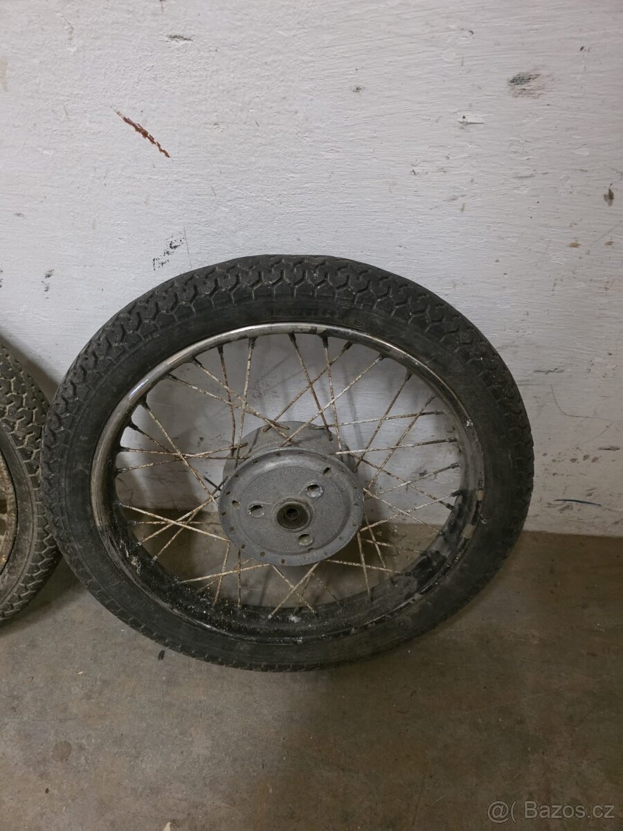 Kola ze starého motocyklu Jawa pionýr - 8